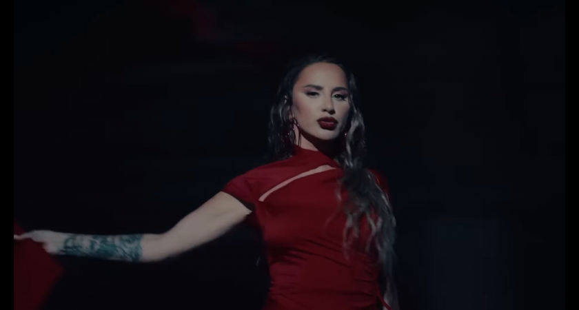    Скриншот клипа "Царица" Anna Asti (12+)