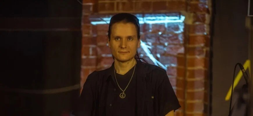    Редакция сайта Школы журналистики имени Владимира Мезенцева при Центральном доме журналиста опросила современных авторов и узнала, как пишутся песни, что помогает создать вечный хит и как при нынешнем музыкальном изобилии избежать невольного плагиата. Александра Тюляндина