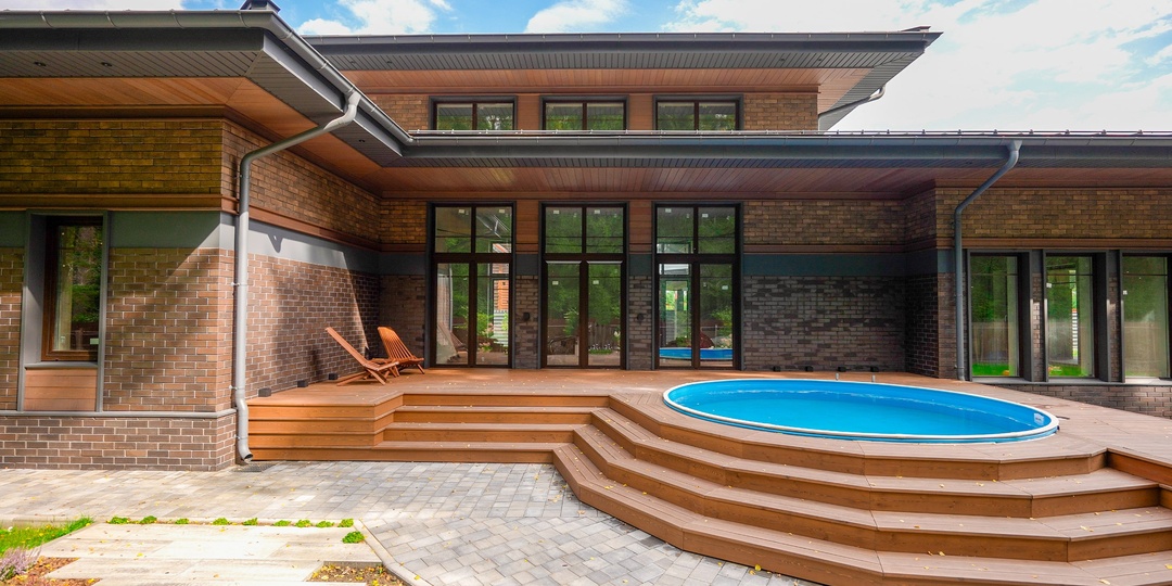 Как мы создали оазис уюта: история проекта с лиственницей, террасами и бассейном