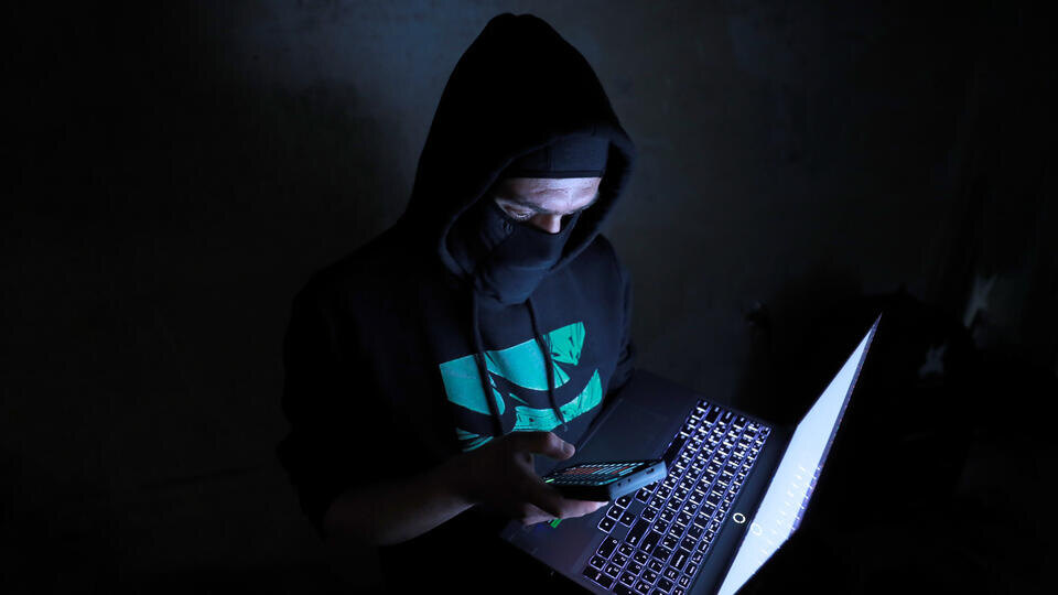 Мошенники придумали новую схему обмана россиянок перед 23 февраля