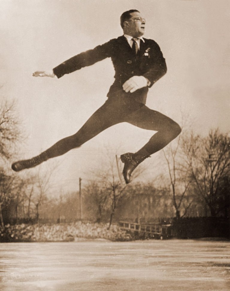 Харбин. Чемпион города по фигурному катанию Владимир Абламский. Фото из спортивного журнала. 1940-е. Собрание автора