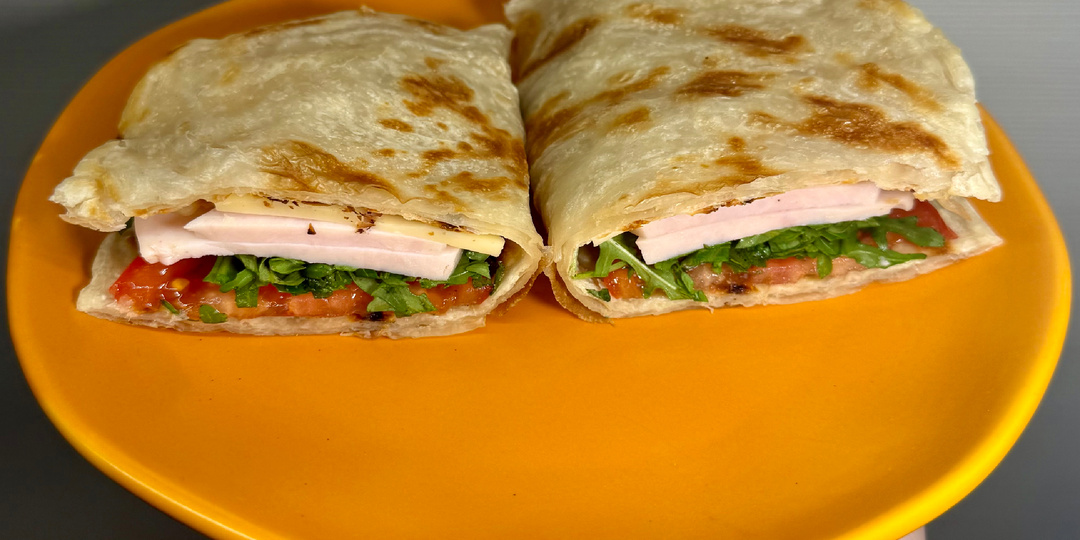 Как позавтракать быстро и вкусно? Рецепт лепешек роти с начинкой! 🥙