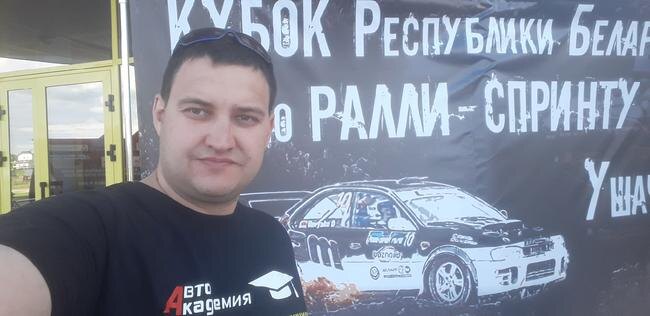 «Сегодня все автошколы ощущают кадровый голод. В учителя идут те, кто сами ездить хорошо не научились. Хорошего специалиста нужно долго искать и сразу предлагать достойную зарплату. А денег нет. Круг замыкается»