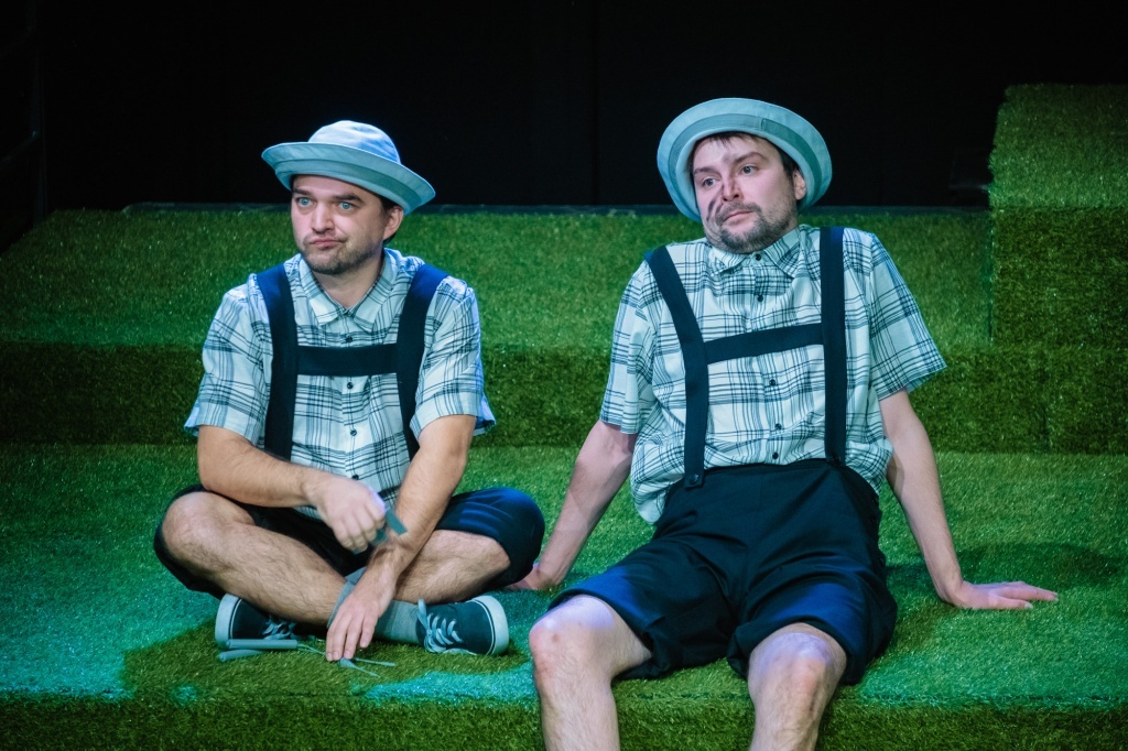 Алексей Архипов и Александр Петров в спектакле "Мальчики". Фото Виктора Дмитриева, 2023 г.