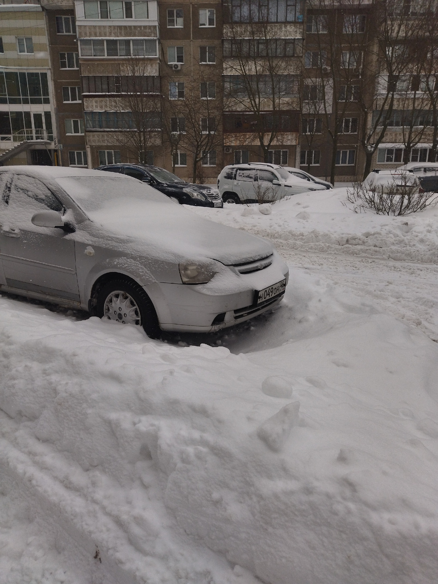 Фото автора "Снега намело, не пройти и не проехать"