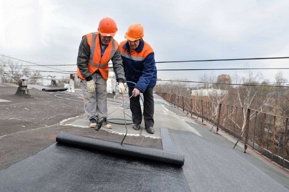    Привлечение сторонних специализированных бригад положительно сказывается на качестве ремонта. Фото (архив): Минстрой ДНР