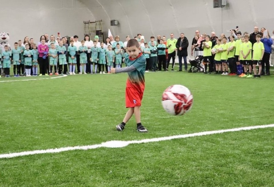    В Шушенском появился новый крытый футбольный манеж. Фото: «Ленинская искра»