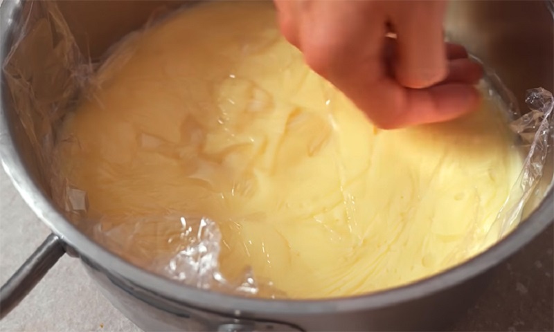 Пирог “Вулкан” — кондитерский шедевр, в котором крем прячется прямо внутри теста