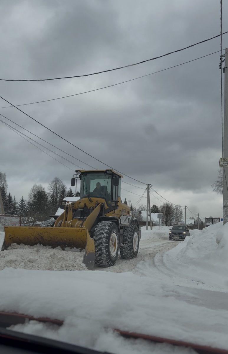 Фото автора. Дороги стали узкими и двум машинам разьехаться нет возможности.