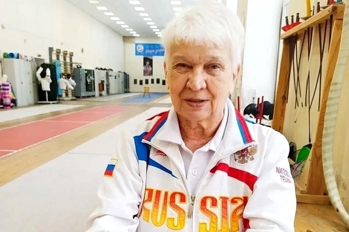    Зоя Юрьевна всегда в хорошем настроении.