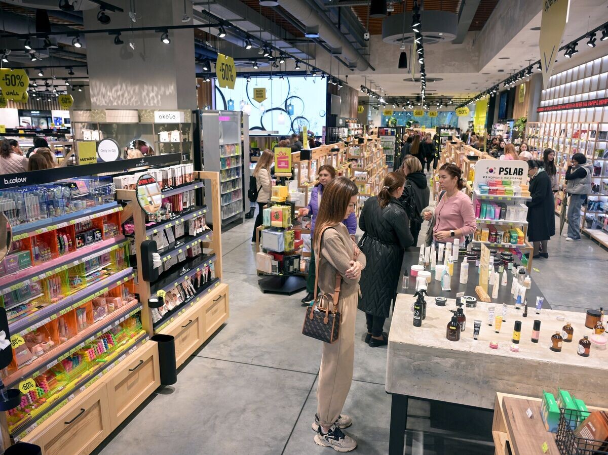    Продажа косметической продукции в Москве© РИА Новости . Владимир Астапкович