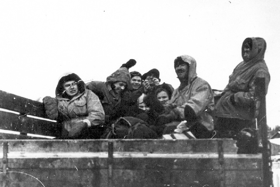    Начало маршрута. Группа Дятлова в полном составе едет от Вижая до 41 квартала