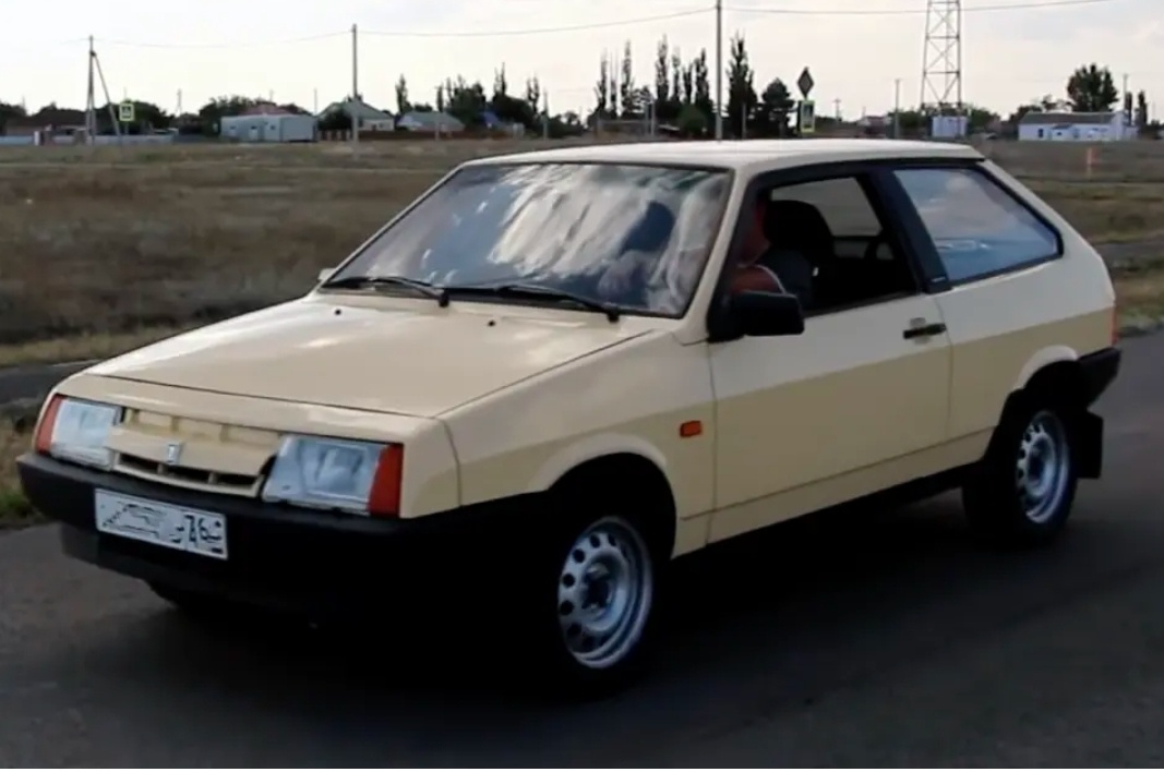 Изображение взято с сайта https://augustnews.ru/pervyy-seriynyy-avtomobil-vaz-2108-nachalo-novoy-ery-dlya-lada/