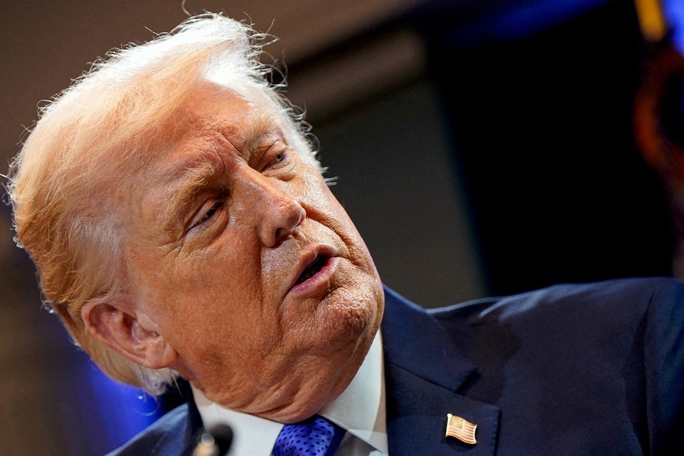    Трамп на фоне решения ВС заявил о скором введении новых пошлин REUTERS