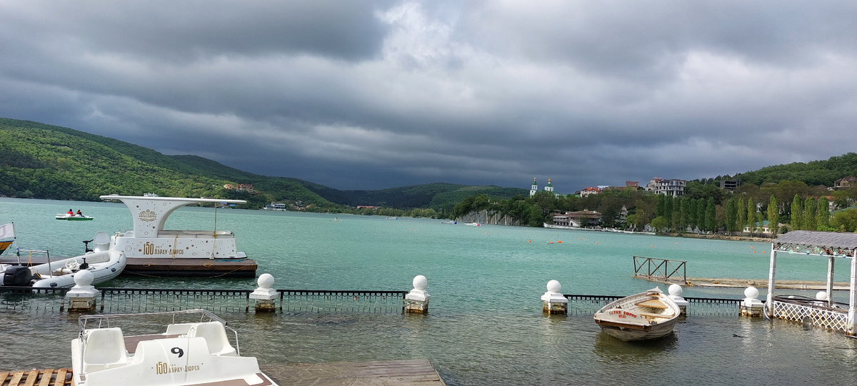 Озеро Абрау и причал