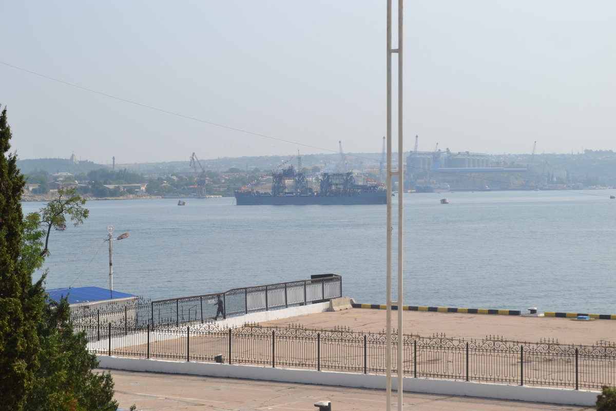    Найдите свой идеальный уголок в Алуште: лучшие лавочки с неповторимым видом для уединения и отдыха admin