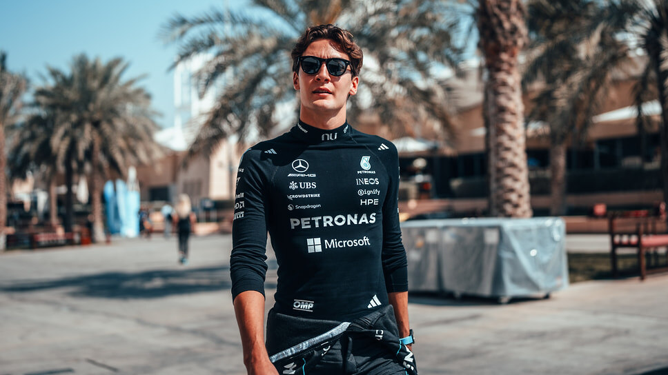 Британский пилот команды Mercedes-AMG Формулы 1 Джордж Рассел во время предсезонных тестов в Бахрейне.📷Фото: Mercedes-Benz