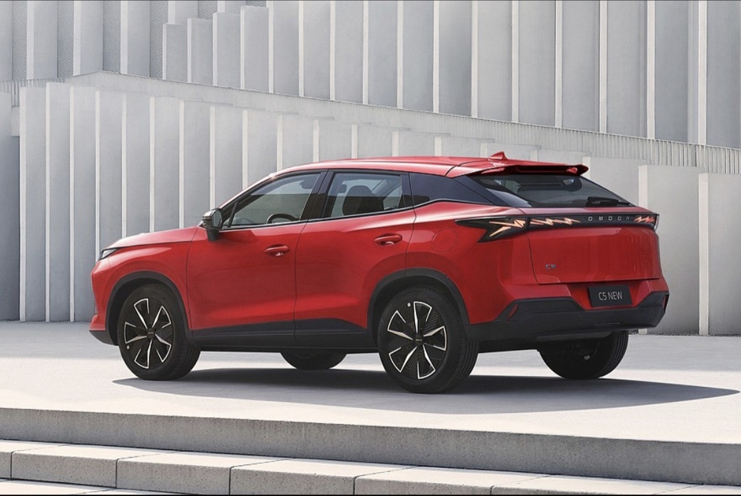 Новый кроссовер Omoda C5 для России