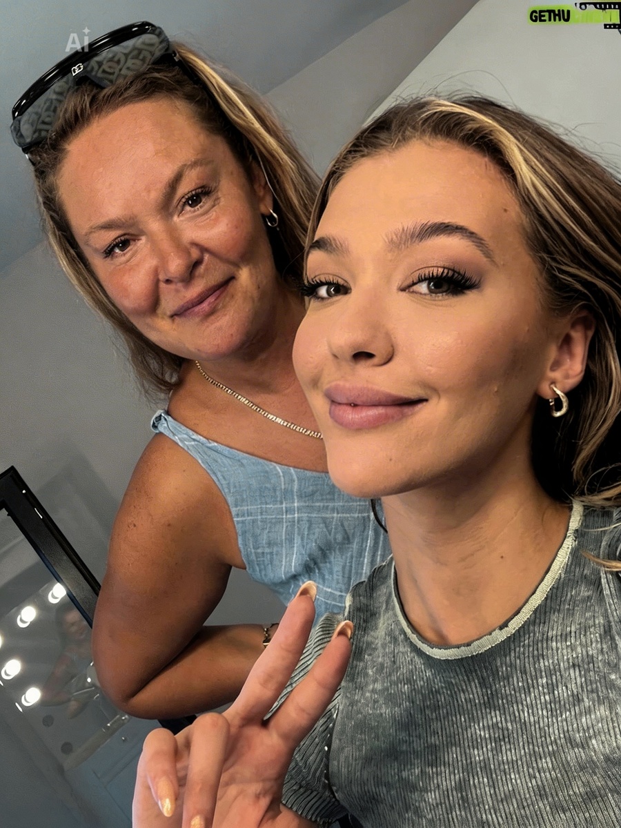 Мелиса с матерью Натальей.