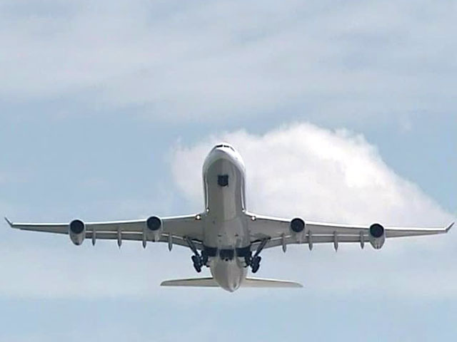    Самолет в небе