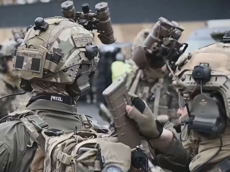     Французские военные. Фото: кадр из видео.