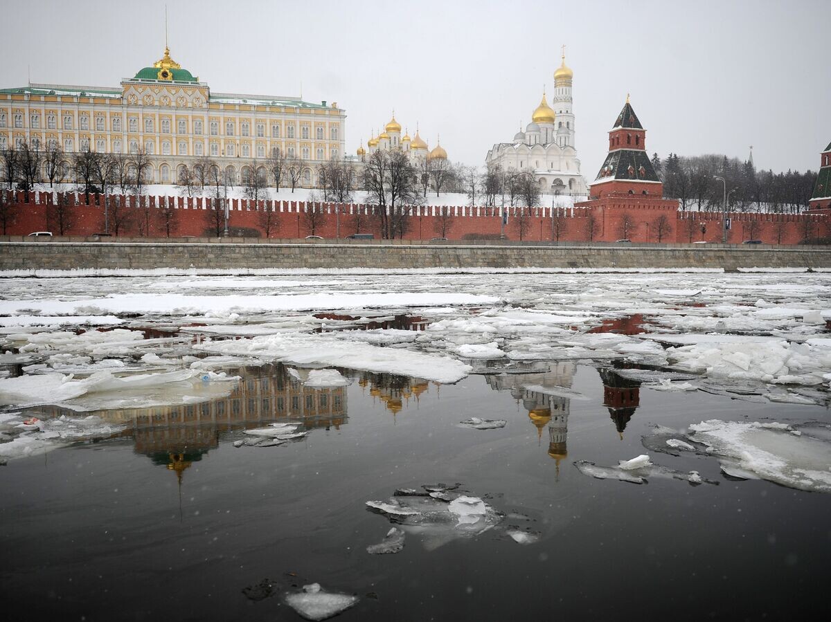    Вид на Москву-реку и Кремль© РИА Новости . Владимир Астапкович