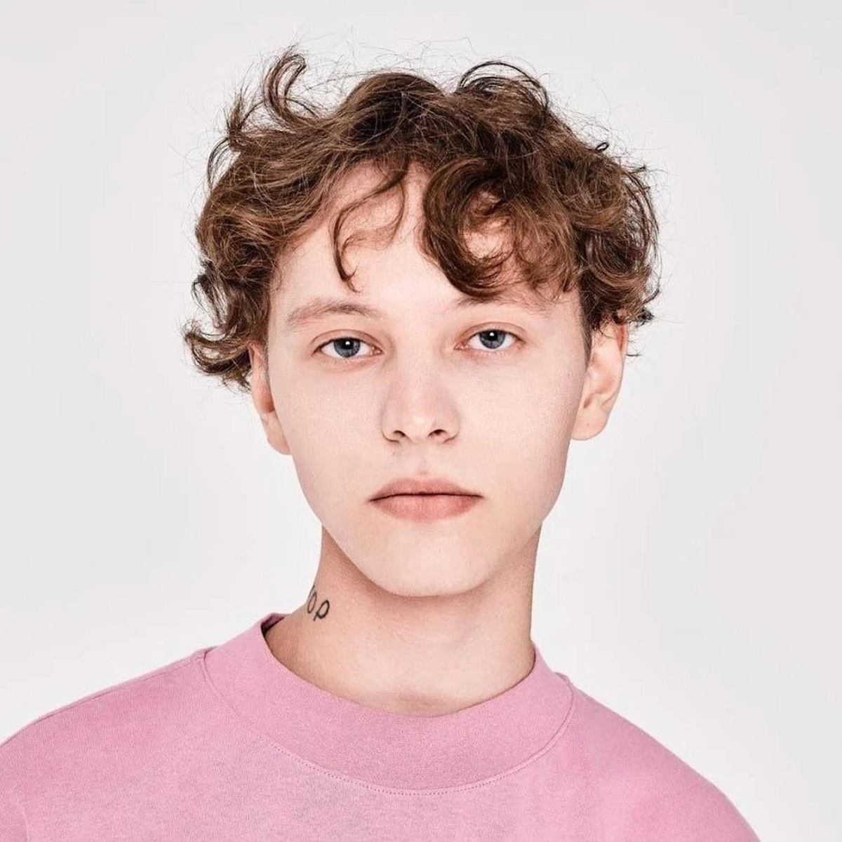    Певец Шарлот* (Включён в перечень террористов и экстремистов). Фото: Instagram (Запрещён в РФ) @sharl.ot_life