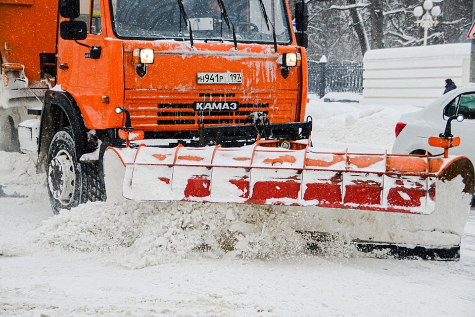    С дорог Твери убирают снег Фото: администрация Твери