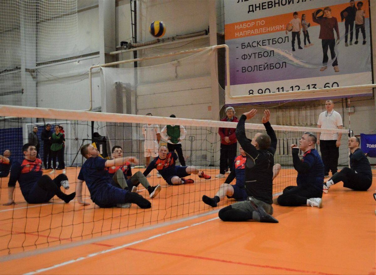    В Оренбурге прошли соревнования по волейболу сидя