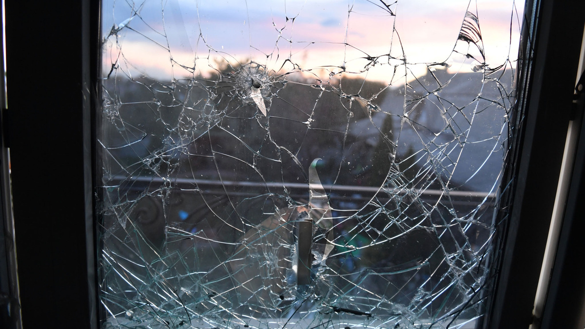    Разбитое окно Лисичанск ЛНР 2022 РИА