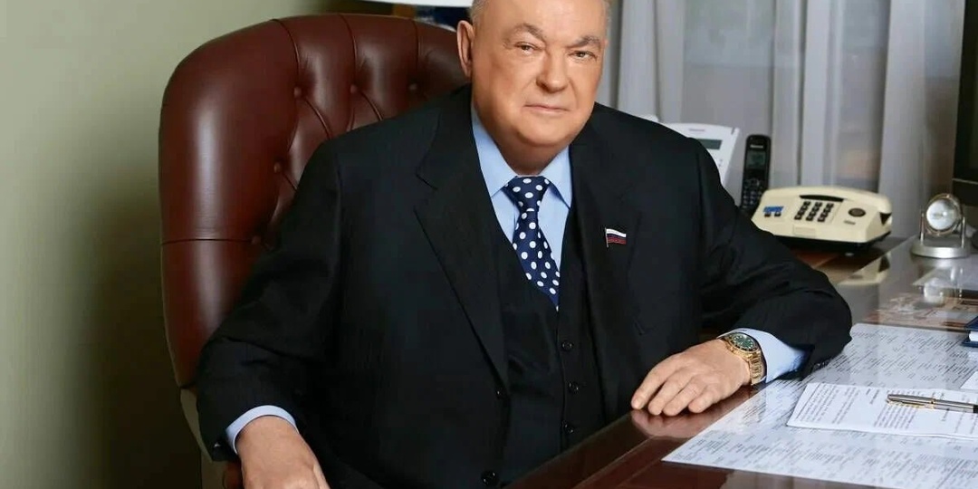 Заслуженному строителю Москвы и всей России, старейшине Государственной Думы В.И. РЕСИНУ