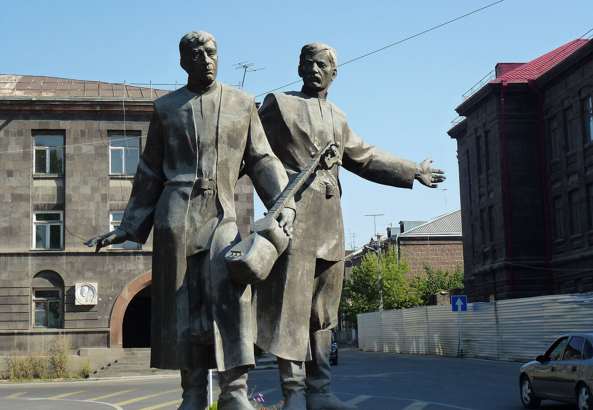    Искусство гусанов, возникшее в незапамятные времена, стало фундаментом светской музыкальной традиции Армении. Фото: spyurk.cyou