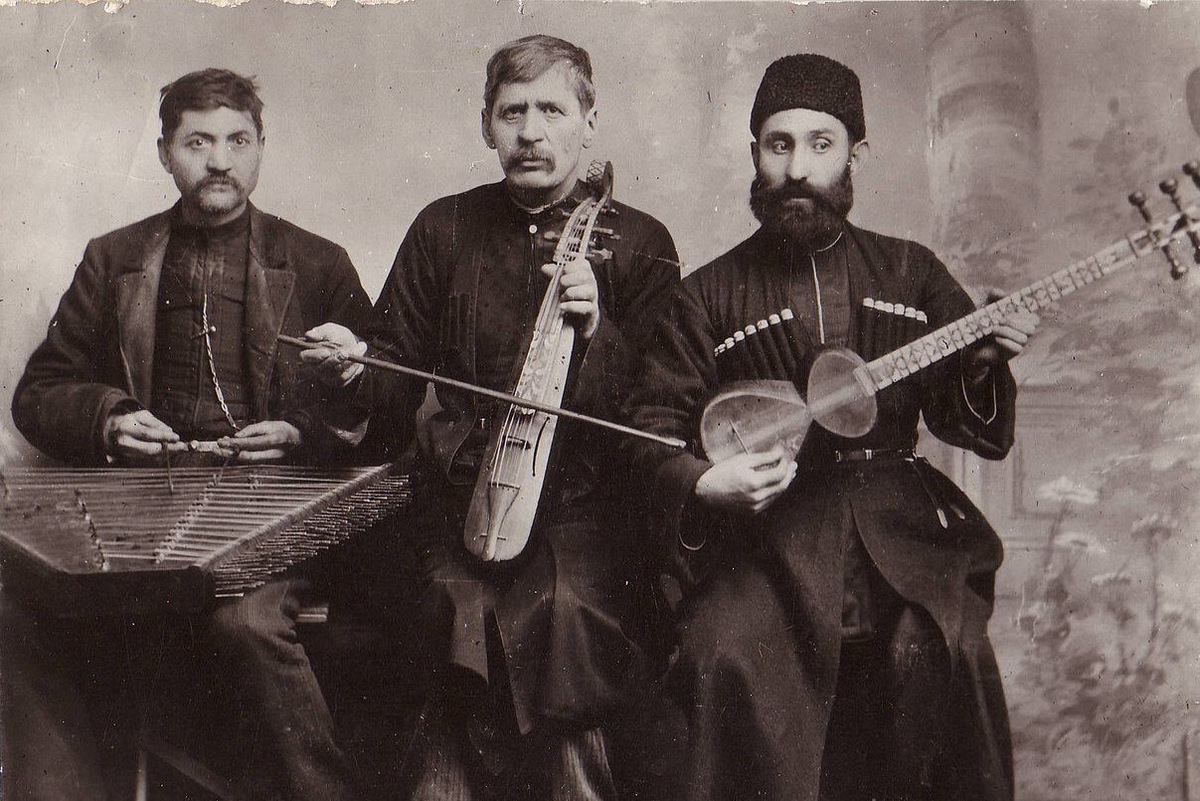    Гусаны были универсальными артистами: они пели, играли на инструментах декламировали стихи и разыгрывали сценки. Фото: spyurk.cyou