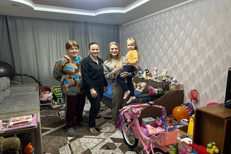    Мечту девочки о велосипеде исполнили в Васильевке. Фото: тг-канал Натальи Романиченко