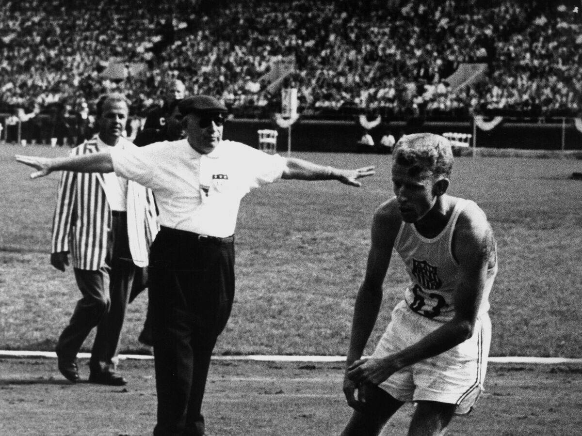    Американский бегун Боб Сот после забега на 10 тысяч метров в 1959 году | © I C Rapoport