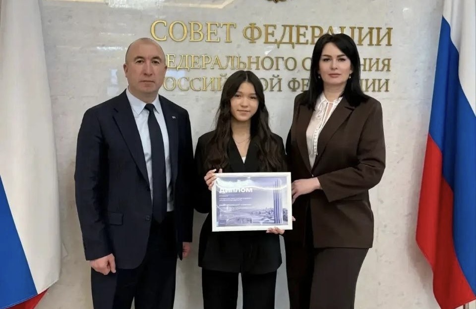    Школьники из Оренбурга получили награды за проект въездной стелы