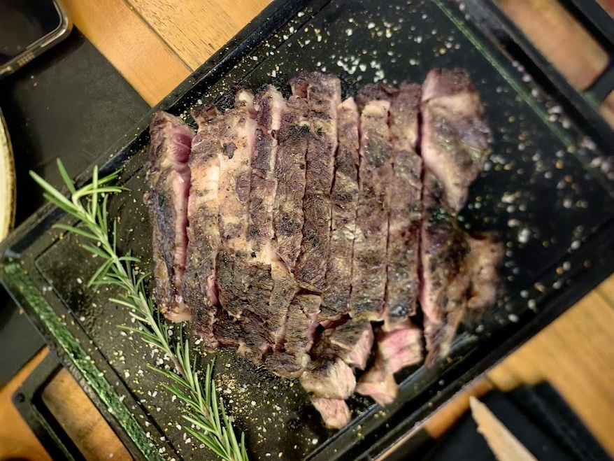 Добрый стейк из Белграда для иллюстрации мясной темы 