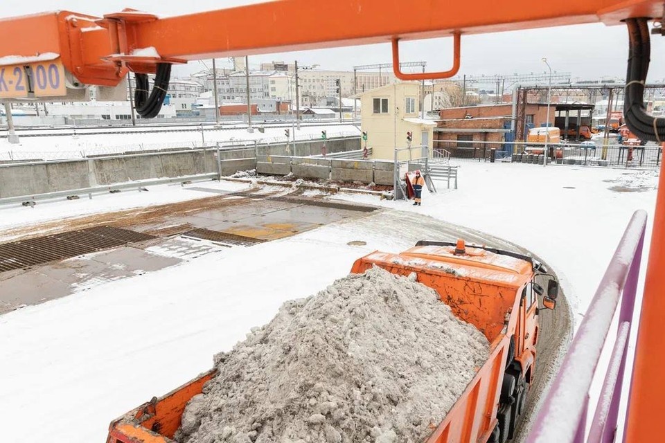    Новые пункты приема снега открылись в Петербурге. Фото: t.me/keio_spb