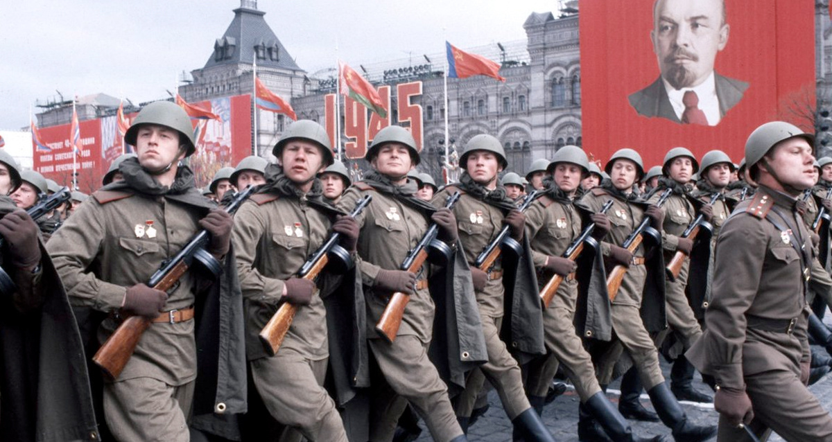 Как праздновали 23 февраля в СССР