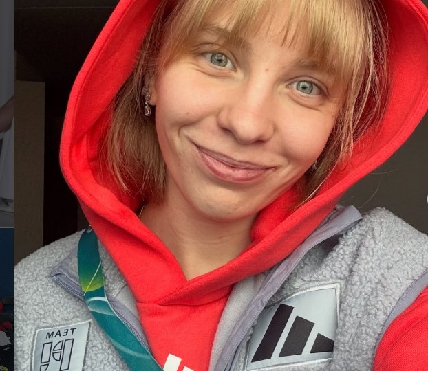 Камила неудачно упала во время выступления, и кадры этого момента сейчас вовсю обсуждают в Сети