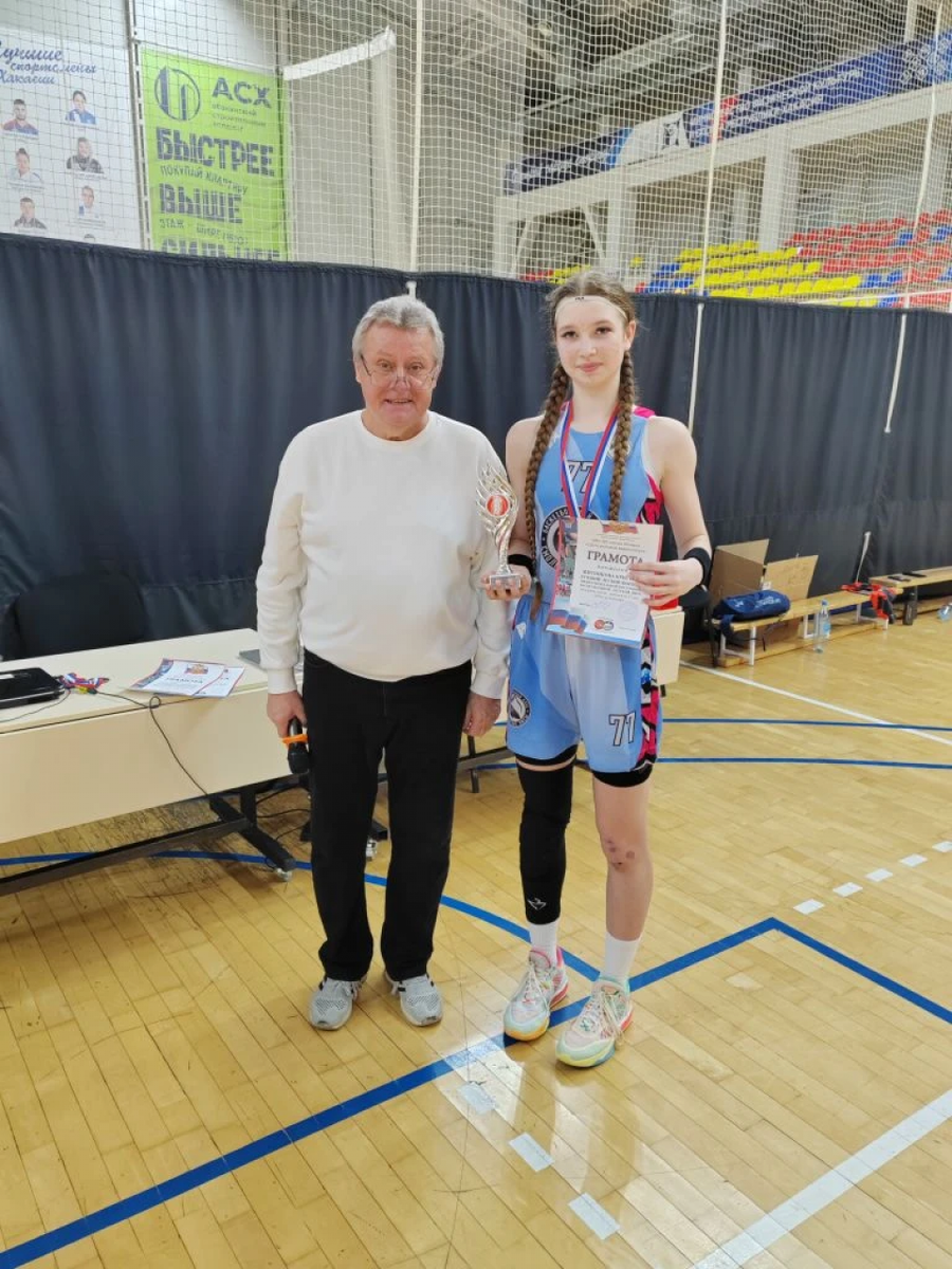    Команда девушек БК "Смоленские лисы" (U17) завоевала путевку на финал Восточной баскетбольной детской лиги