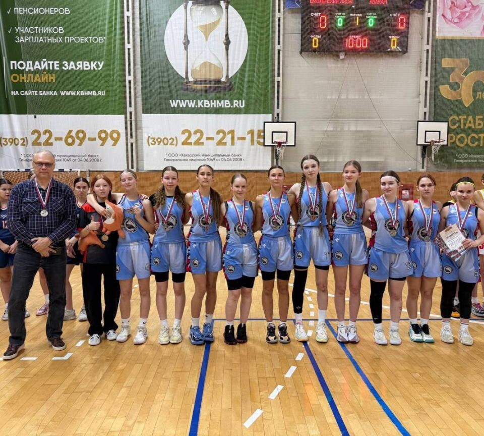    Команда девушек БК "Смоленские лисы" (U17) завоевала путевку на финал Восточной баскетбольной детской лиги