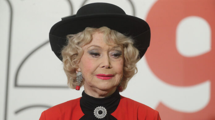    Светлана Немоляева в 2028 году: размышления о цифровом бессмертии и его влиянии на человеческую сущность. novostix