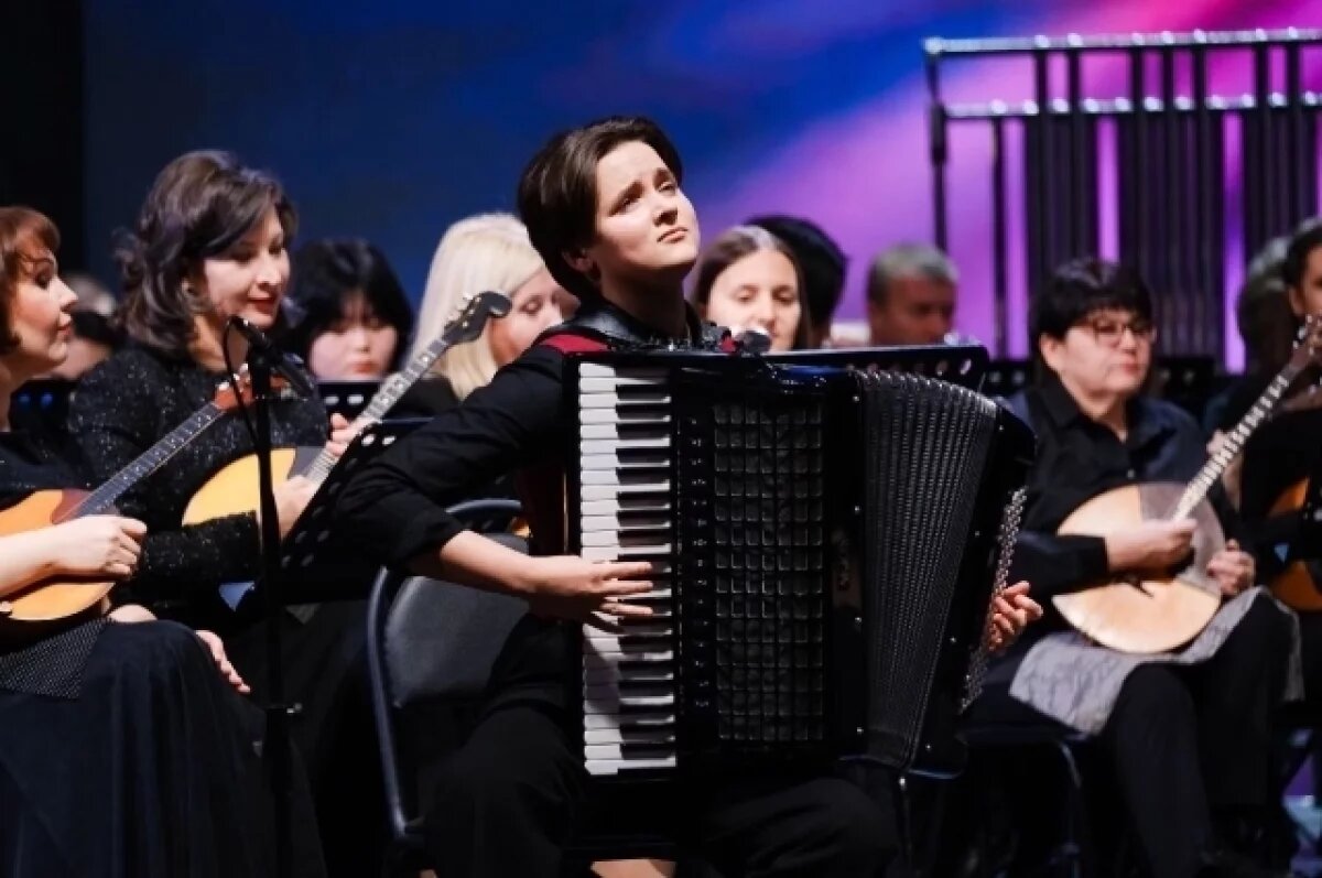    В Астраханской области поддерживают стипендиями сто юных талантов