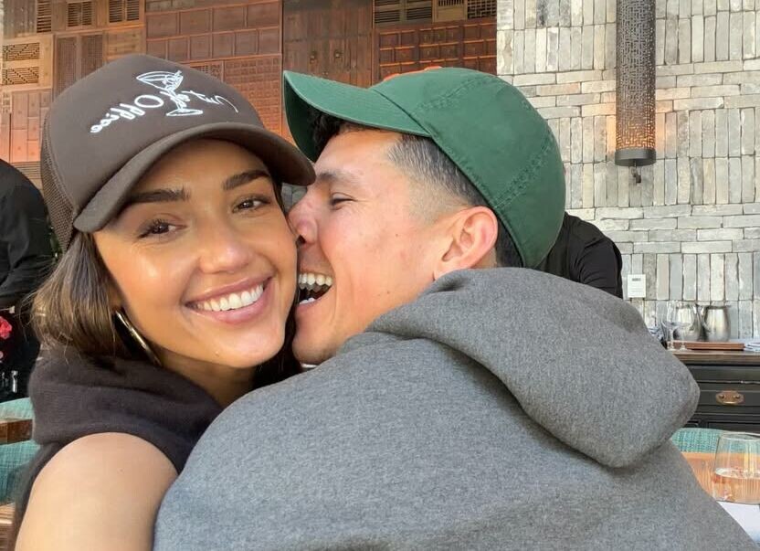    Минутка в Майами: Джессика Альба впервые показала молодого бойфренда в соцсетях