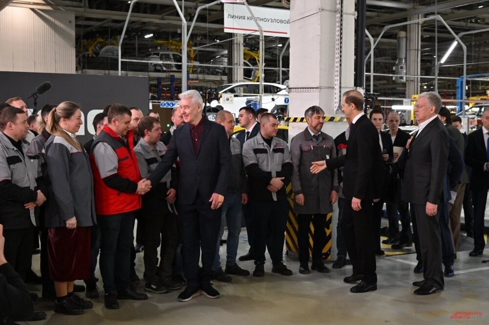    Мэр Москвы Сергей Собянин, первый зампред правительства РФ Денис Мантуров и советник по корпоративному развитию «Яндекса» Алексей Кудрин открыли производство электромобиля UMO. Фото: АиФ/ Эдуард Кудрявицкий