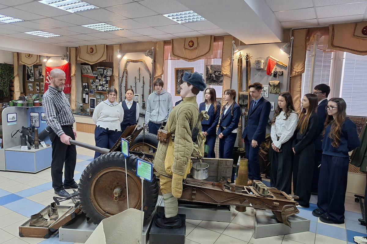    Ученики 10 «А» в музее «На пути к Победе». Фото: П.С. Учиров