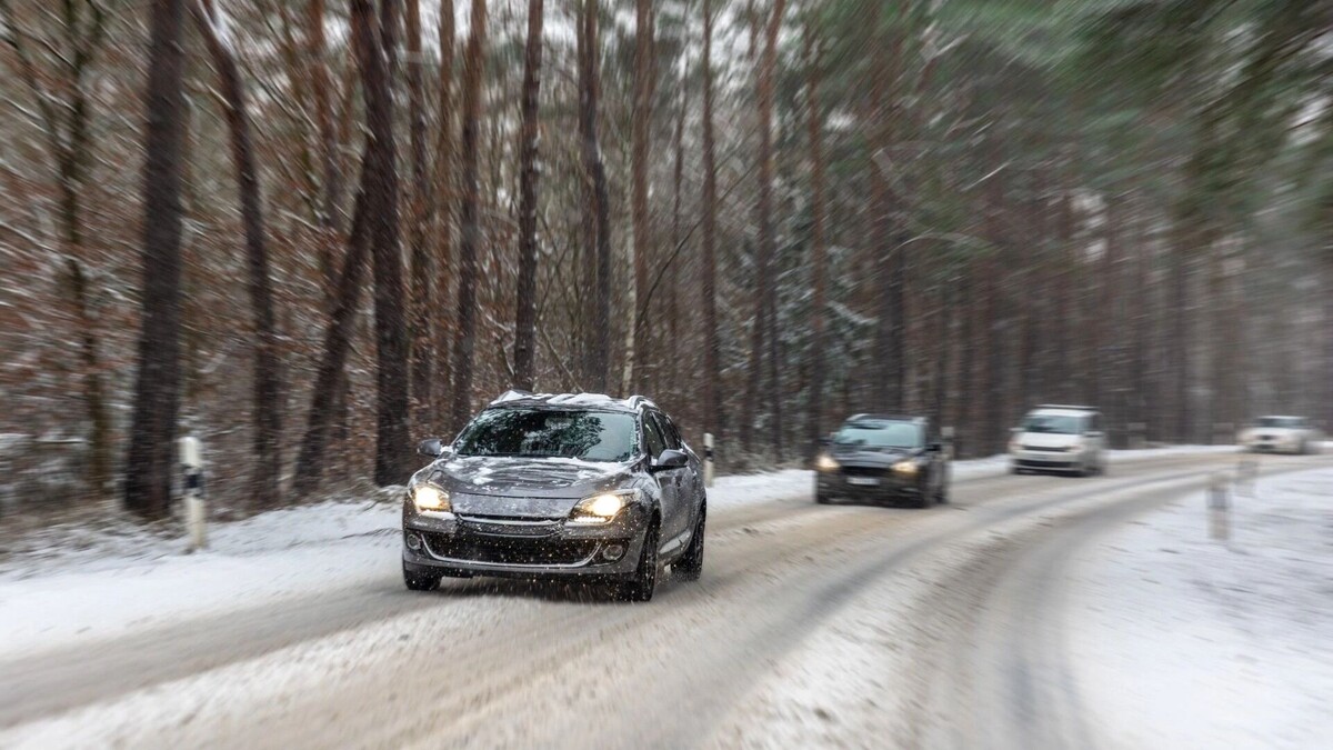    Пробка растянулась на 11 километров на М-4 «Дон» в Ростовской области 21 февраля   pvproductions / freepik