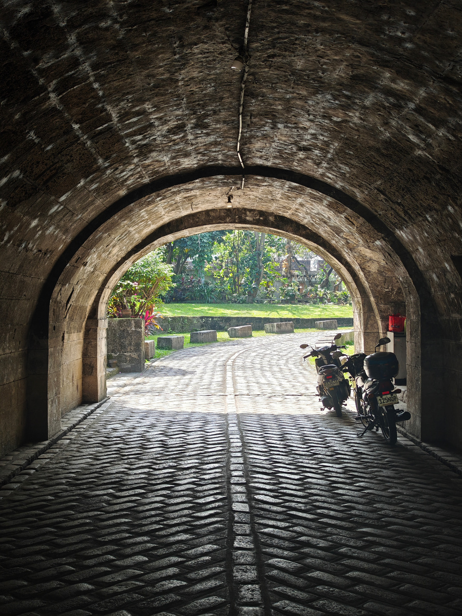 Толстые стены.  Фото автора.