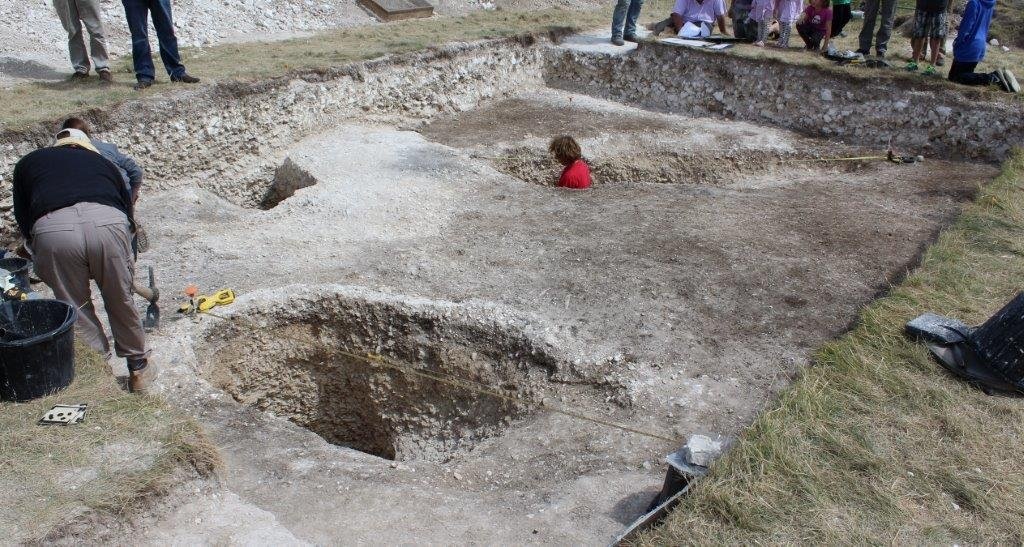 Раскопки неподалеку от Стоунхенджа. Источник: https://clck.su/kYayt